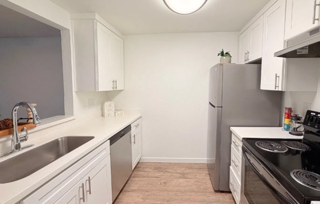 2 beds, 1 bath, $2,250, Unit 220