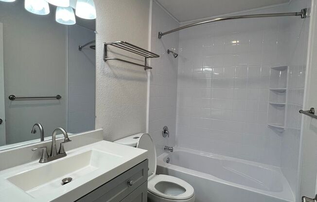 2 beds, 2 baths, 890 sqft, $3,195, Unit 777-287