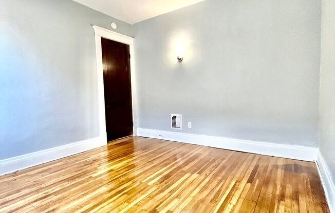 3 beds, 1 bath, $1,800, Unit 2