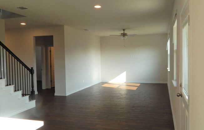 **** 30 DAYS FREE RENT W/ LEASE THROUGH 5/31/26 : w/ qualified app****  Stonewall Ranch : 4 bed, 3 bath