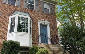 Spacious 3 BR/2.5 BA 2-Level Condo in Crofton!