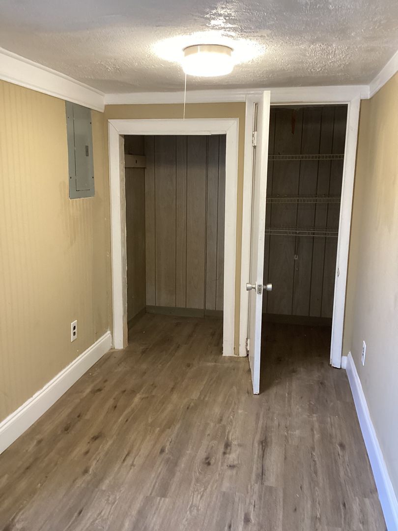 Breezeswept Apartments