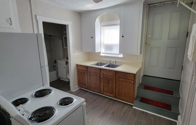 1 bed, 1 bath, $950, Unit 425 W. Franklin Street #3