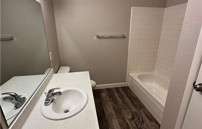 2 beds, 1 bath, $1,295