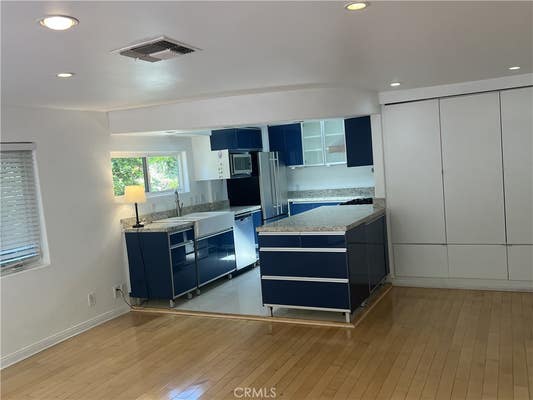 2400 N BEVERLY GLN BLVD