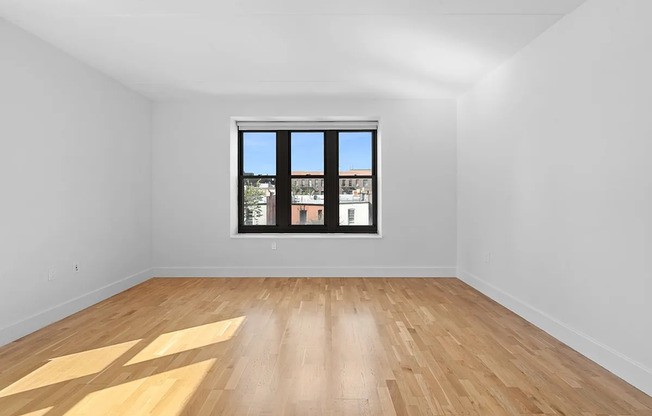 3 beds, 2 baths, $5,500, Unit 719