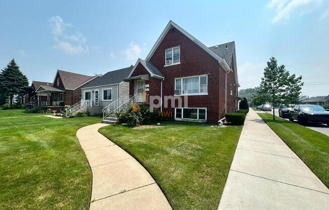 1319 W 151 ST
