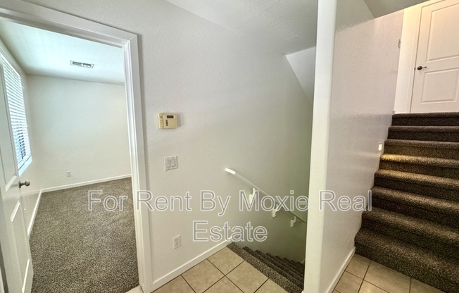330 S Farmer Ave