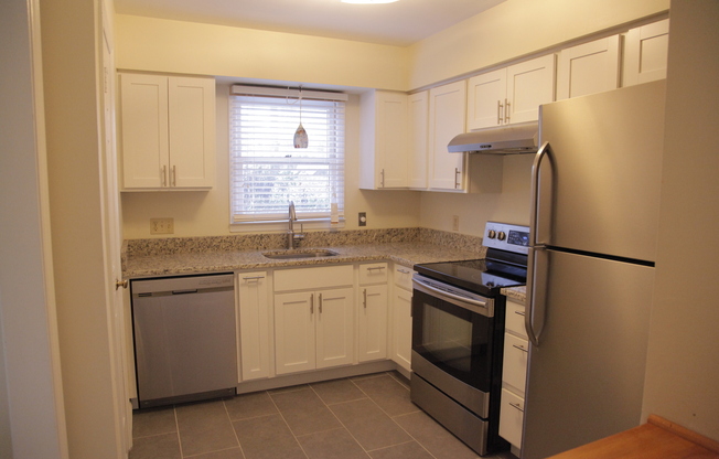 2bd/2.5bth home in Southpark! Location, Location, Location!