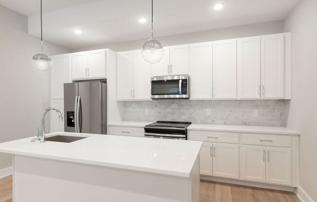 2 beds, 2 baths, $1,750, Unit 100