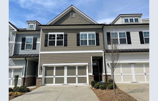 Gorgeous Sandy Springs Townhome, Hardwoods, Stainless Appliances, Granite!