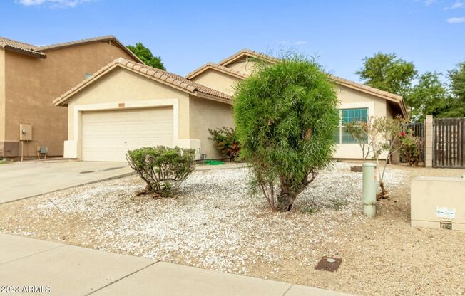 3 bedroom home in Peoria!