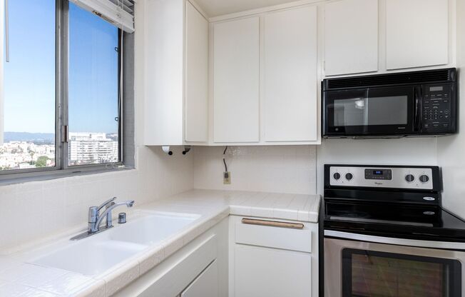 1 bed, 2 baths, $2,695