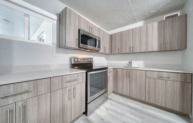 2 beds, 1 bath, 972 sqft, $2,465, Unit 205