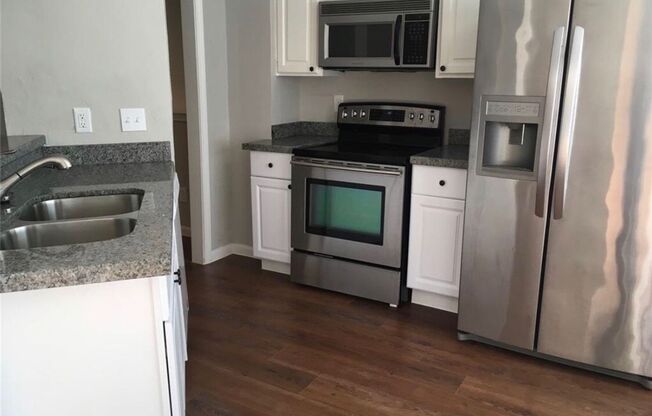 Completely Remodeled Townhouse in the heart of memorial!! The backyard porch has an amazing view of the Buffalo Bayou!!