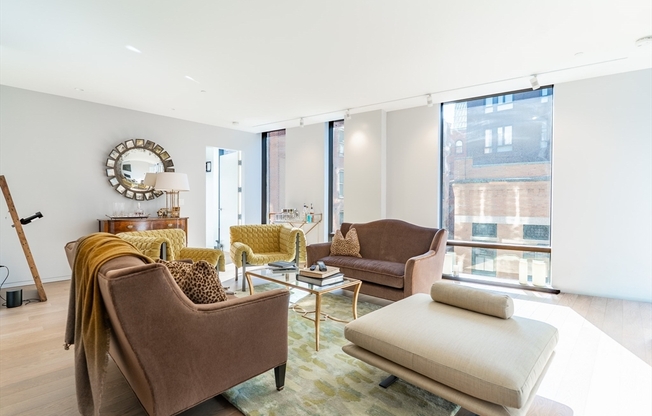 10 FARNSWORTH ST