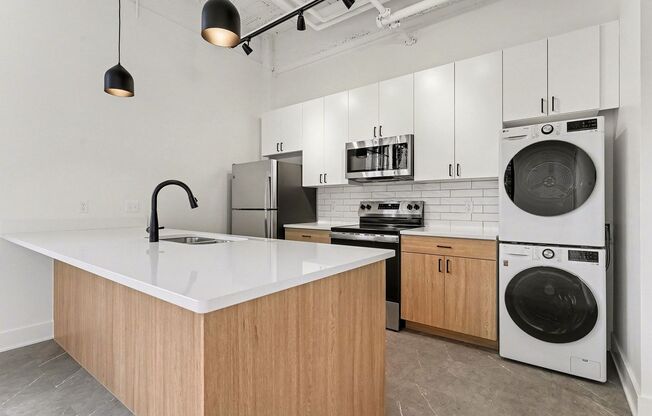 Studio, 1 bath, 586 sqft, $1,390, Unit Apartment #101