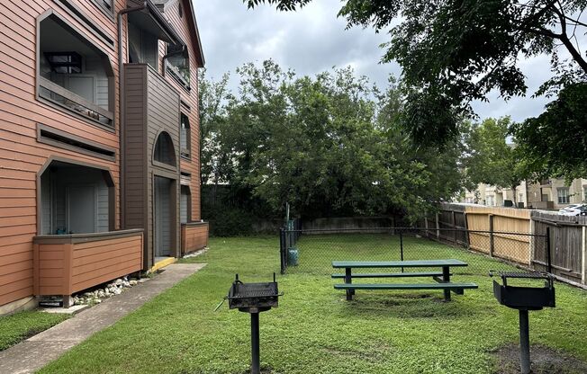 1 bed, 1 bath, 545 sqft, $899