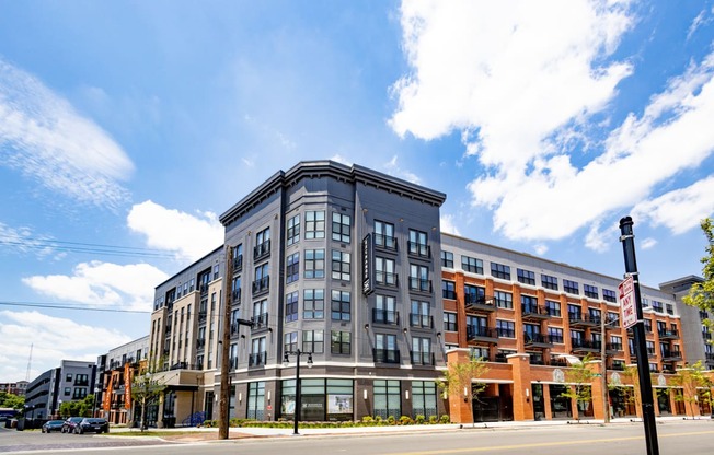 a large building on a city street