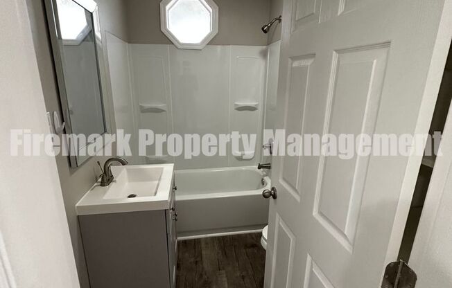 2 beds, 1 bath, $1,299, Unit 6