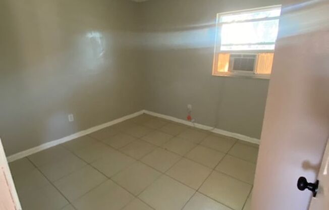 3 Bed 1 Bath Home | Pet Friendly | Fenced Yard | Washer Dryer Hook Ups | Section 8 Welcomed