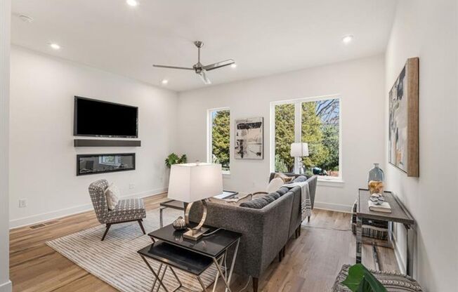 3 beds, 3 baths, 1,961 sqft, $3,200, Unit 403
