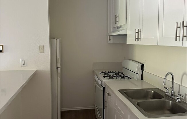 Studio, 1 bath, 425 sqft, $1,600, Unit 210