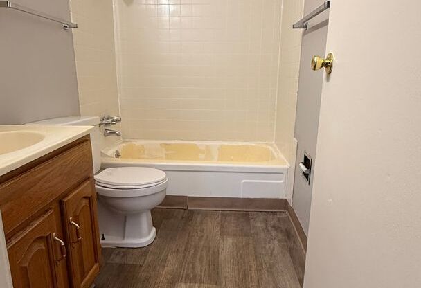 3 beds, 2 baths, $1,025