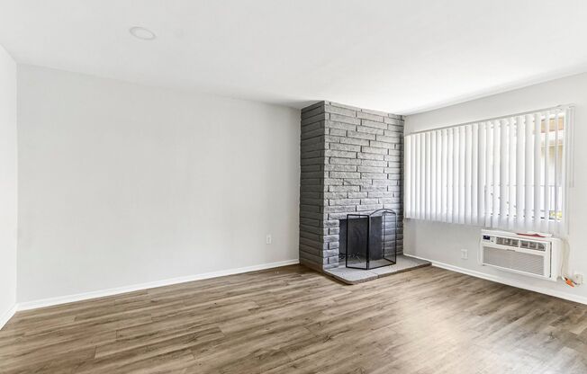 2 beds, 1 bath, 750 sqft, $1,698, Unit 209