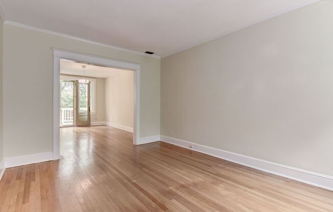 Charming 6-Bedroom Georgetown Rowhouse with Private Backyard