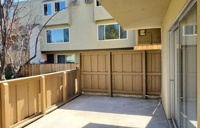 2 beds, 1 bath, $2,495