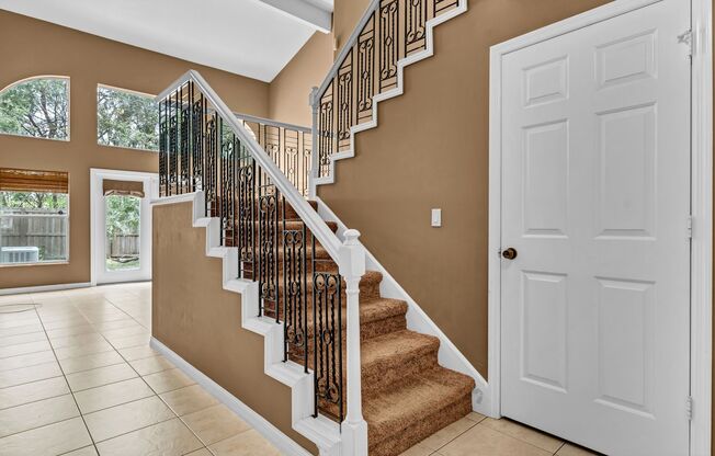 Elegant 2-Story Townhome in Forest Hills, Tampa!