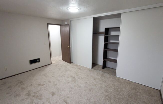 1 bed, 1 bath, 640 sqft, $1,050, Unit 43