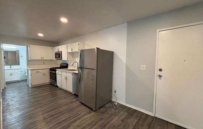 2 beds, 1 bath, 1,000 sqft, $1,898, Unit 301