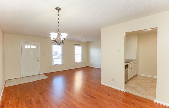 Charming 2 Bedroom Available in Virginia Beach!