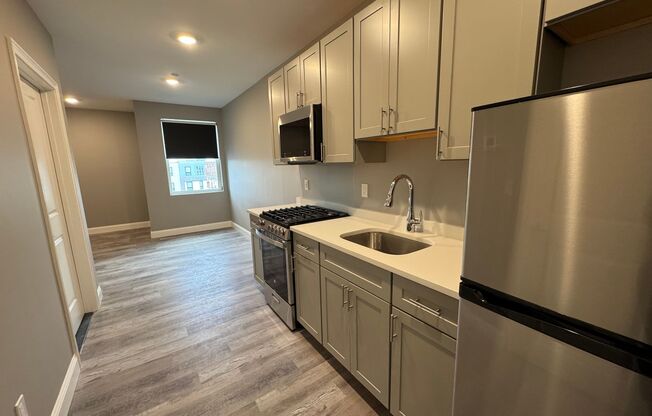 Studio, 1 bath, 349 sqft, $1,900, Unit 501