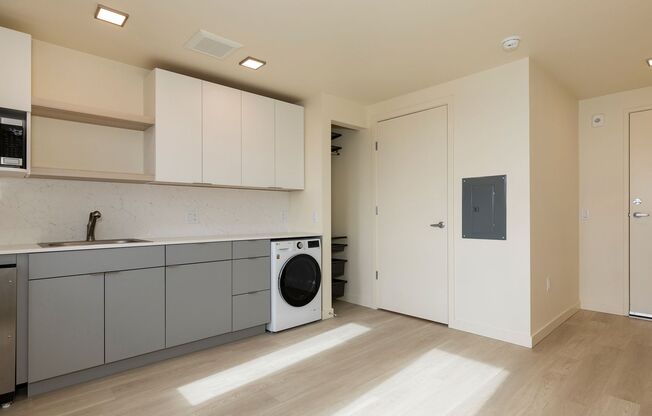 Studio, 1 bath, 254 sqft, $1,245, Unit 409