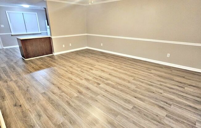 Townhouse Apartment 2BR/2.5BA SW Decatur