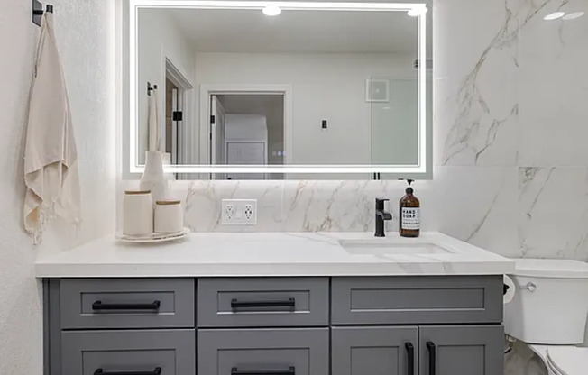 1 bed, 1 bath, $2,100, Unit # 1043