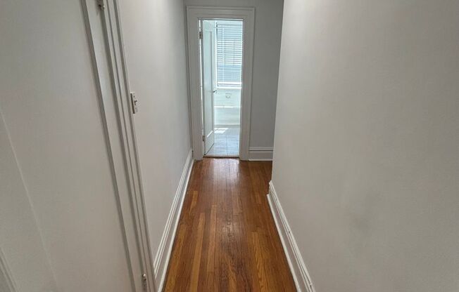 1 bed, 1 bath, 700 sqft, $2,300, Unit E05