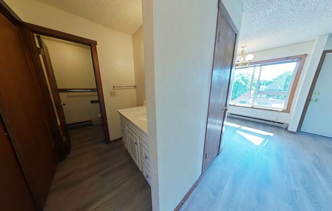 Top Floor Apartment! Convenient Location!