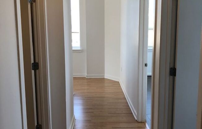 2 beds, 1 bath, 900 sqft, $1,999, Unit 200