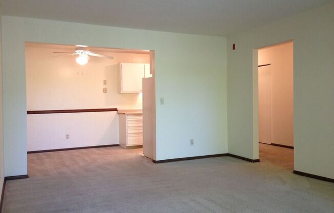 1 bed, 1 bath, 840 sqft, $1,275, Unit 205