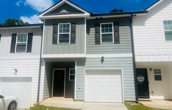 Beautiful 3 bedroom, 2.5 bathroom townhome in Atlanta! Must see!