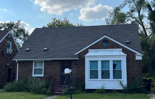 Beautiful Brick Bungalow - section 8 and other HCV programs available