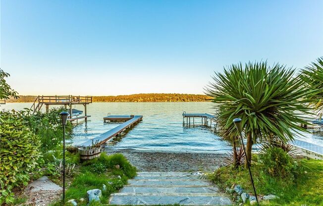 Stunning Lake Sammamish 50 Foot Waterfront Property for Lease in Bellevue