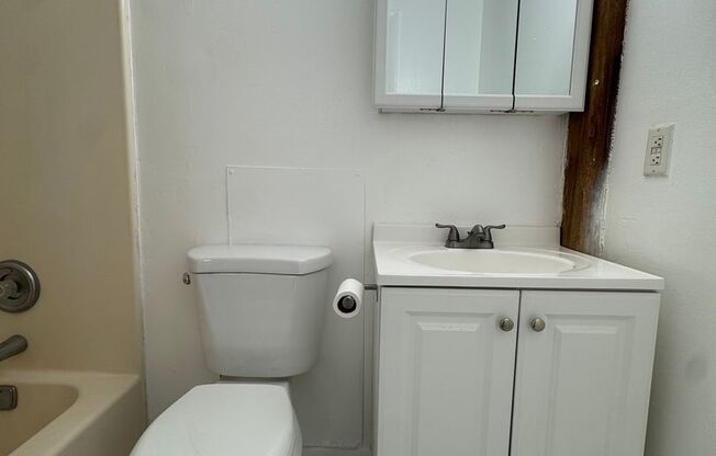 Studio, 1 bath, 600 sqft, $1,050, Unit 408