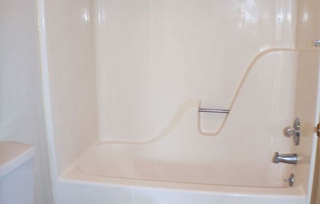 2 beds, 2 baths, 750 sqft, $1,195, Unit #05