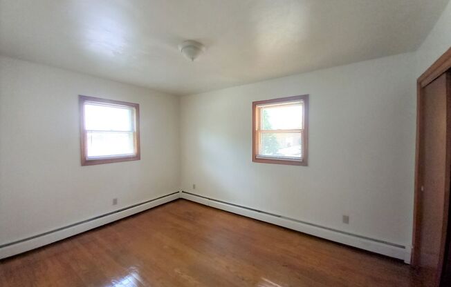 2 beds, 1 bath, 903 sqft, $1,290, Unit D-1