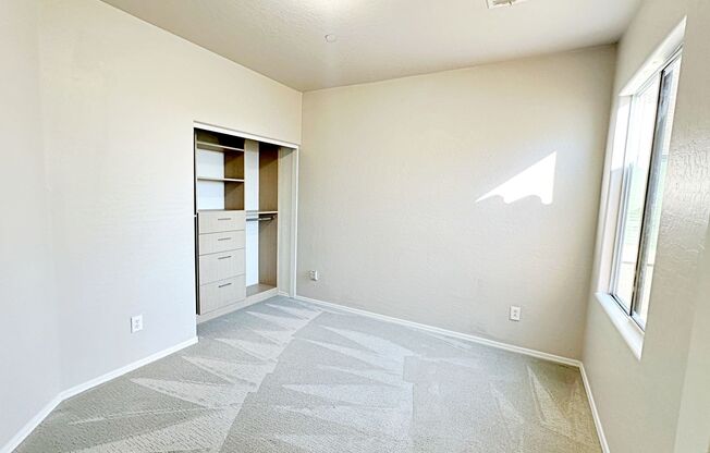 3 beds, 2 baths, $1,900, Unit # 2013